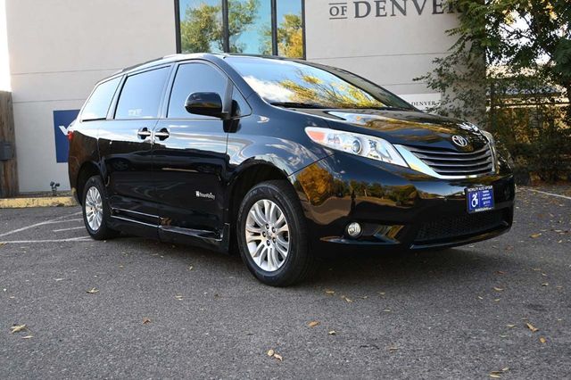 2015 Toyota Sienna XLE Mobility Handicap Van - 22932512 - 2