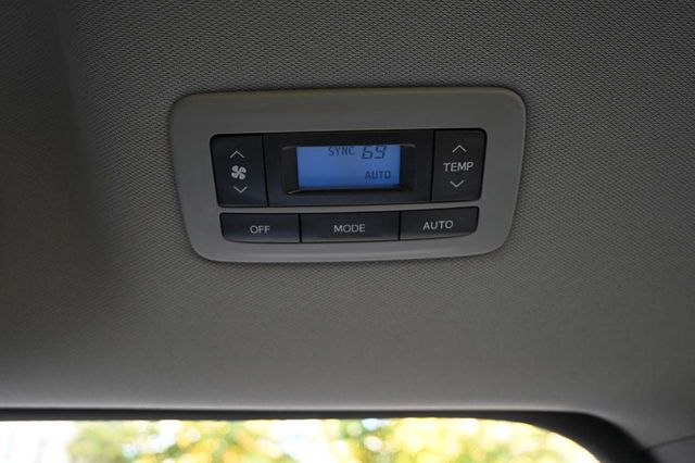 2015 Toyota Sienna XLE Mobility Handicap Van - 22932512 - 30