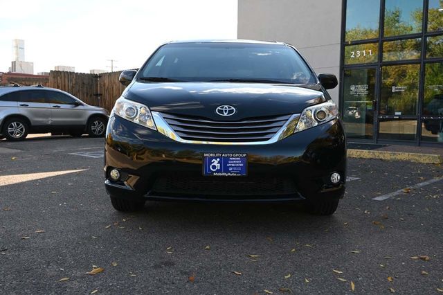 2015 Toyota Sienna XLE Mobility Handicap Van - 22932512 - 3