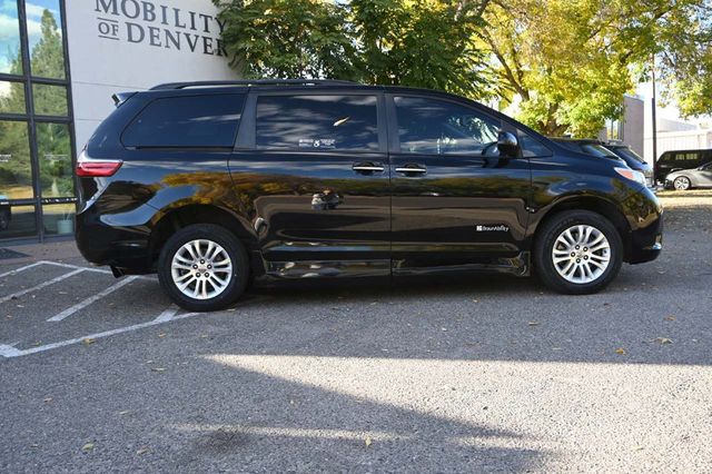 2015 Toyota Sienna XLE Mobility Handicap Van - 22932512 - 4