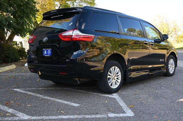 2015 Toyota Sienna XLE Mobility Handicap Van - 22932512 - 5