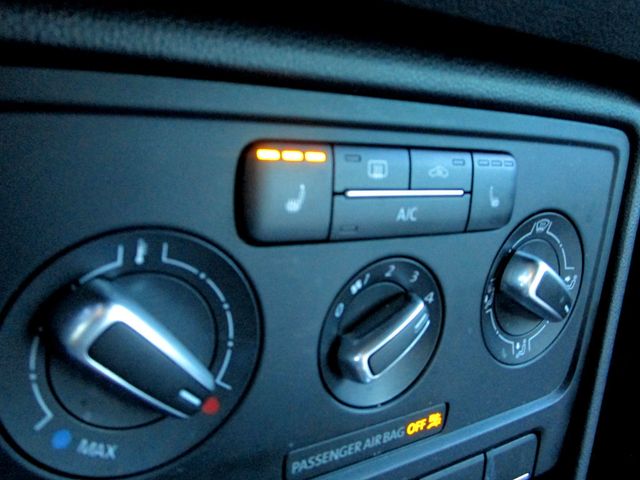 2015 Volkswagen Beetle Convertible 2dr Automatic 1.8T Classic - 22940176 - 18