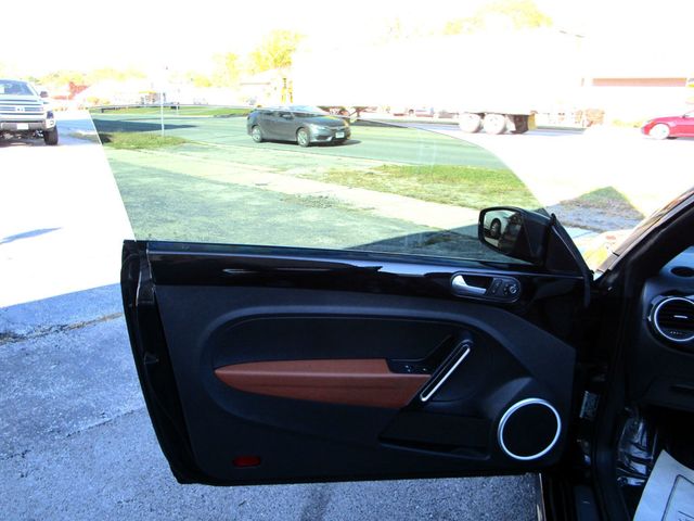 2015 Volkswagen Beetle Convertible 2dr Automatic 1.8T Classic - 22940176 - 28