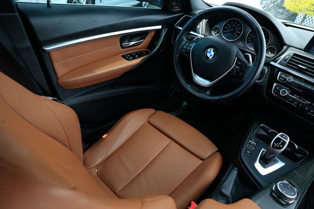 2016 BMW 3 Series 340i - 22909289 - 21