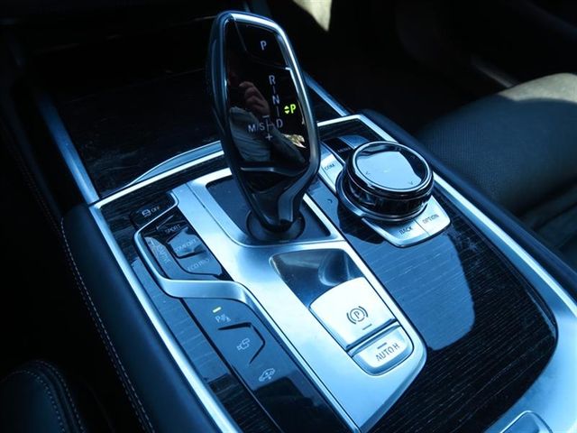 2016 BMW 7 Series 750i xDrive - 17046322 - 27