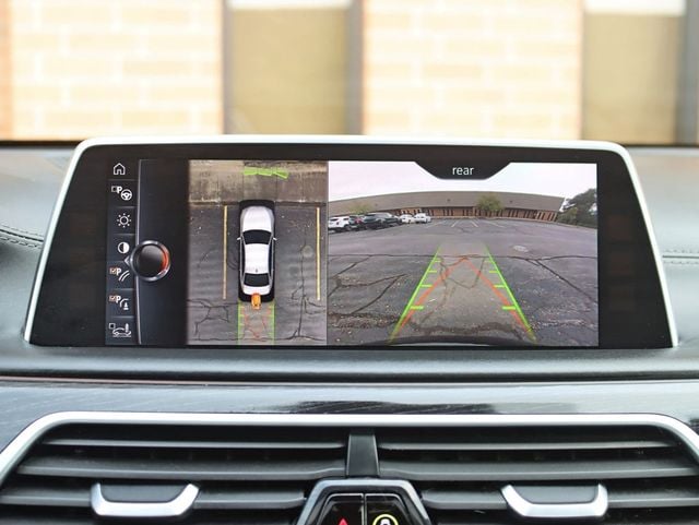 2016 BMW 7 Series 750i xDrive M-Sport - 22930394 - 17