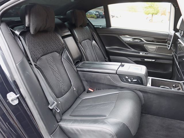 2016 BMW 7 Series 750i xDrive M-Sport - 22930394 - 32