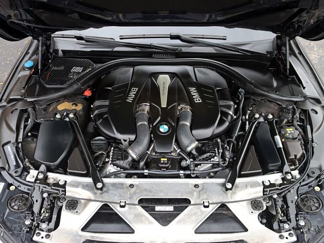 2016 BMW 7 Series 750i xDrive M-Sport - 22930394 - 45