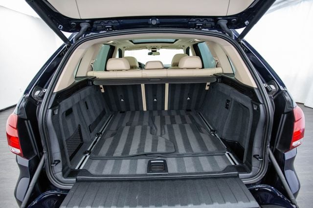 2016 BMW X5 xDrive50i - 22910622 - 39