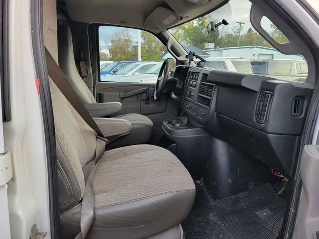 2016 Chevrolet Express 2500 Cargo Van 3D - 22934479 - 17