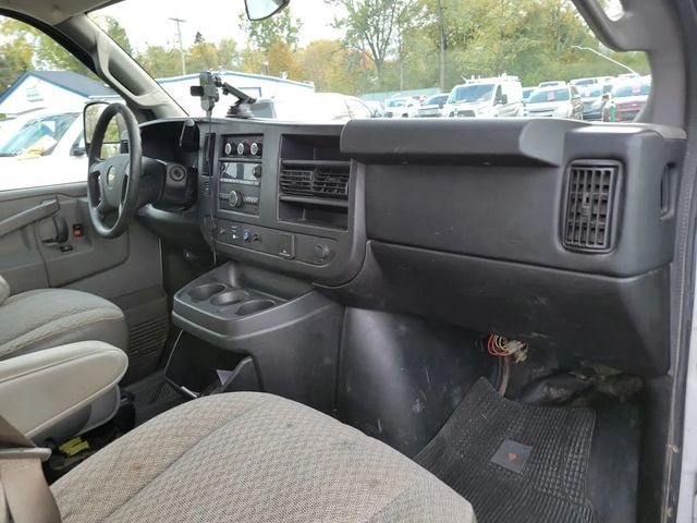 2016 Chevrolet Express 2500 Cargo Van 3D - 22934479 - 7