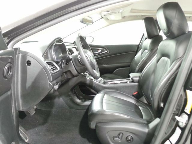 2016 Chrysler 200 C - 15400137 - 4