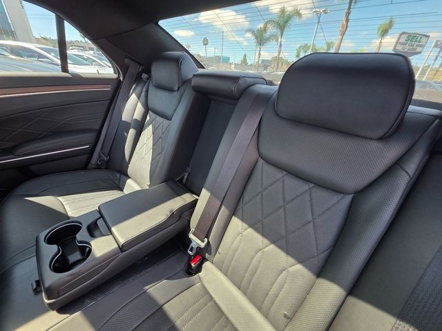 2016 Chrysler 300 4dr Sedan 300C Platinum RWD - 22912173 - 16