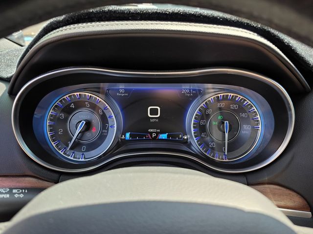 2016 Chrysler 300 4dr Sedan 300C Platinum RWD - 22912173 - 24