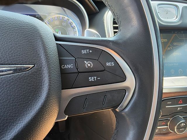 2016 Chrysler 300 4dr Sedan 300C Platinum RWD - 22912173 - 26