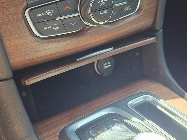 2016 Chrysler 300 4dr Sedan 300C Platinum RWD - 22912173 - 30