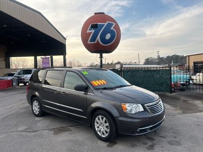 2016 Chrysler Town & Country Touring's photo