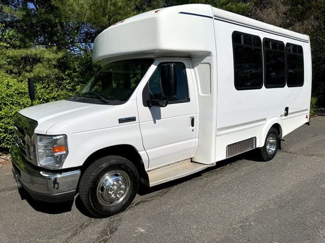 2016 Ford E350 Non-CDL 4 Wheelchair Shuttle Bus For Sale For Adults Seniors Medical Handicapped Transportation - 22417553 - 2