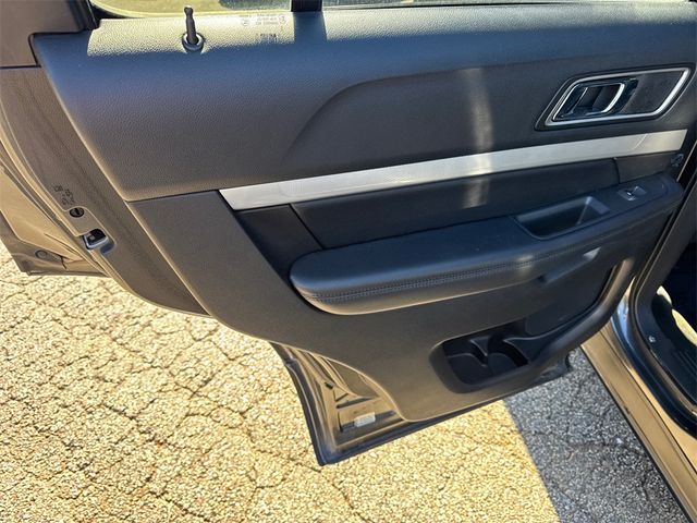 2016 Ford Explorer FWD 4dr XLT - 22932366 - 20