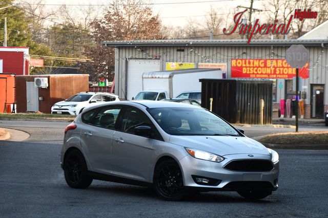 2016 Ford Focus SE's photo