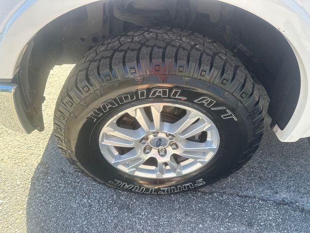 2016 Ford F-150 LARIAT - 22936578 - 16