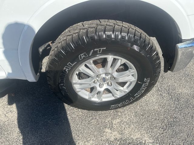 2016 Ford F-150 LARIAT - 22936578 - 19