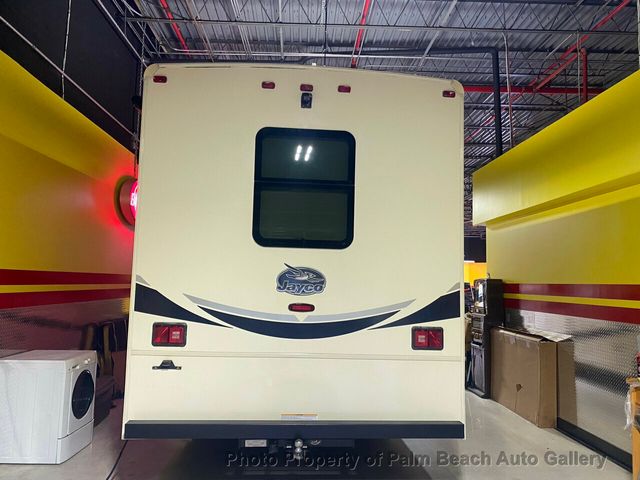 2016 Ford Super Duty F-53 Motorhome  - 21687570 - 2