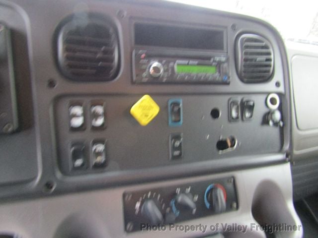 2016 Freightliner M2 106  - 22932010 - 13