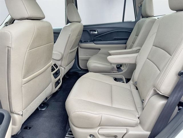 2016 Honda Pilot AWD 4dr Elite w/RES & Navi - 22936139 - 20