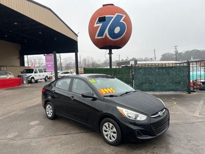 2016 Hyundai Accent SE's photo