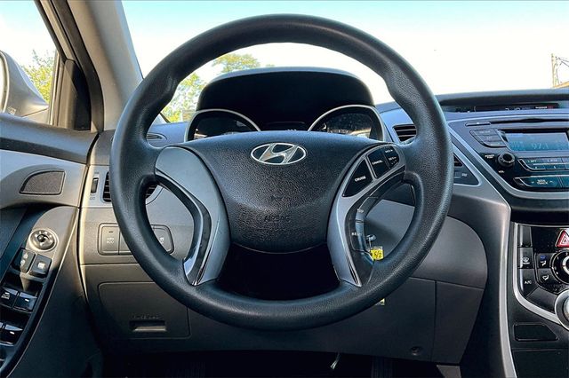 2016 Hyundai Elantra 4dr Sedan Automatic SE - 22940346 - 19