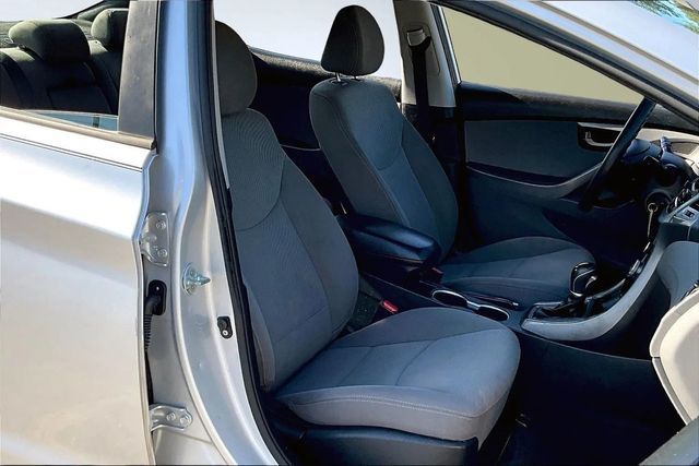 2016 Hyundai Elantra SE Sedan 4D - 22904546 - 12