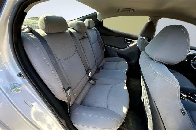 2016 Hyundai Elantra SE Sedan 4D - 22904546 - 13