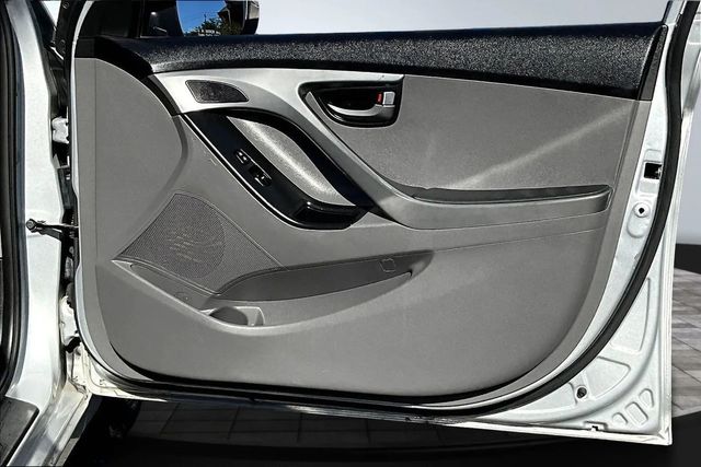 2016 Hyundai Elantra SE Sedan 4D - 22904546 - 15