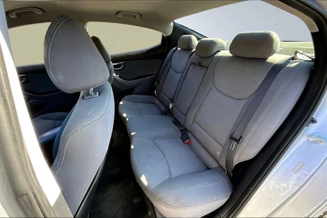 2016 Hyundai Elantra SE Sedan 4D - 22904546 - 16