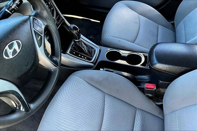 2016 Hyundai Elantra SE Sedan 4D - 22904546 - 28