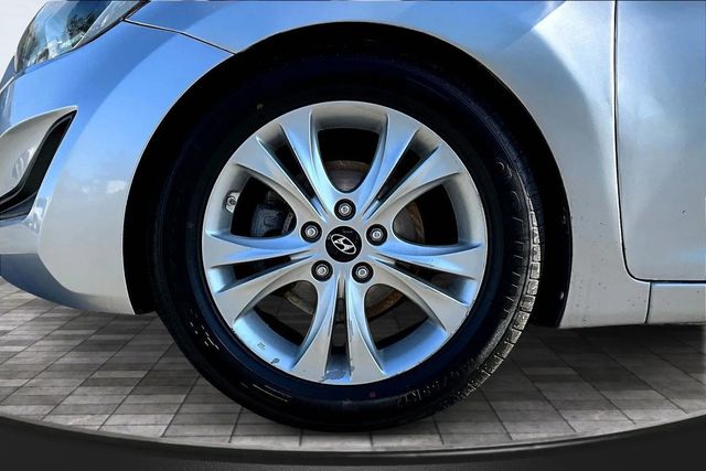 2016 Hyundai Elantra SE Sedan 4D - 22904546 - 32