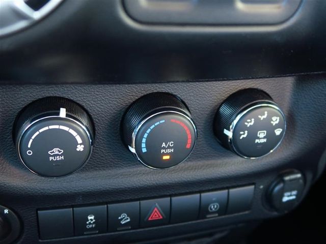 2016 Jeep Wrangler 4WD 2dr Sahara - 17081833 - 22