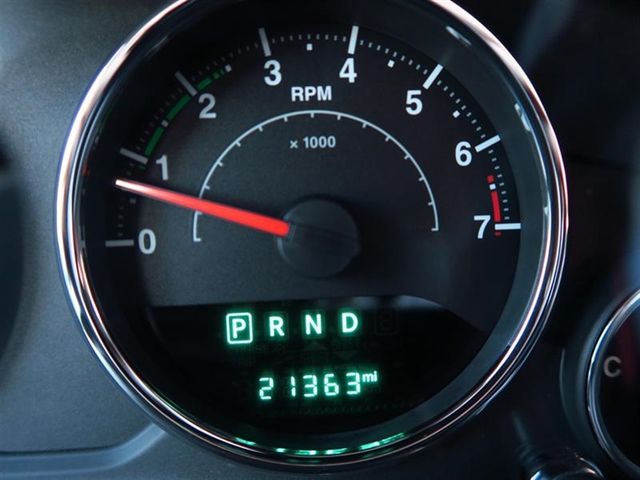 2016 Jeep Wrangler 4WD 2dr Sahara - 17081833 - 30