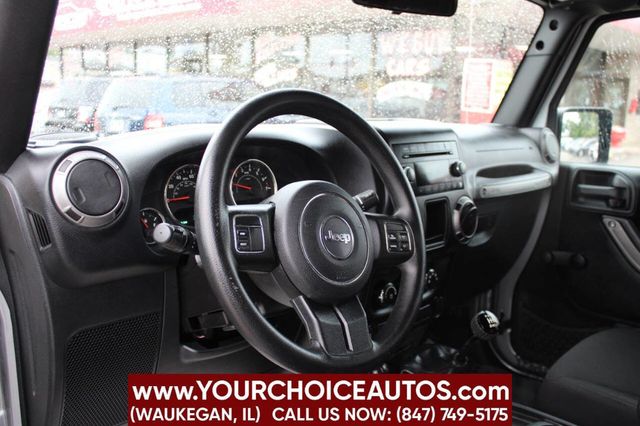 2016 Jeep Wrangler Unlimited 4WD 4dr Willys Wheeler - 22909847 - 11