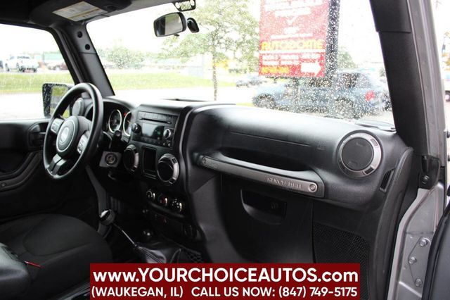 2016 Jeep Wrangler Unlimited 4WD 4dr Willys Wheeler - 22909847 - 13