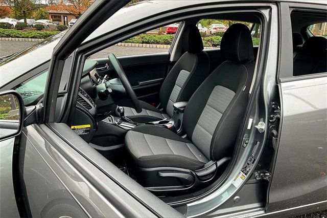 2016 Kia Forte 5-Door 5dr Hatchback Automatic LX - 22930122 - 9