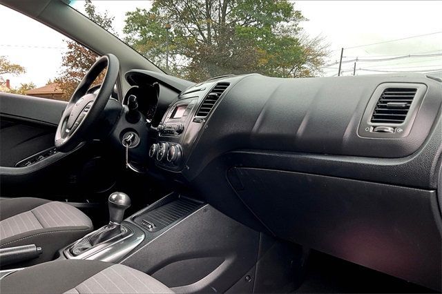 2016 Kia Forte 5-Door 5dr Hatchback Automatic LX - 22930122 - 11