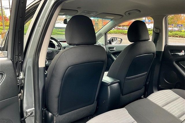 2016 Kia Forte 5-Door 5dr Hatchback Automatic LX - 22930122 - 17