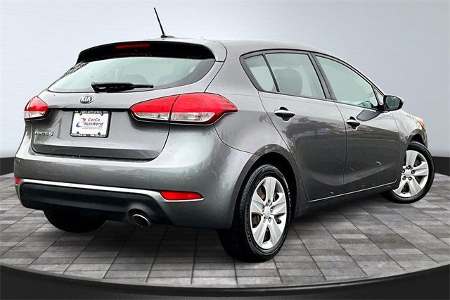 2016 Kia Forte 5-Door 5dr Hatchback Automatic LX - 22930122 - 4