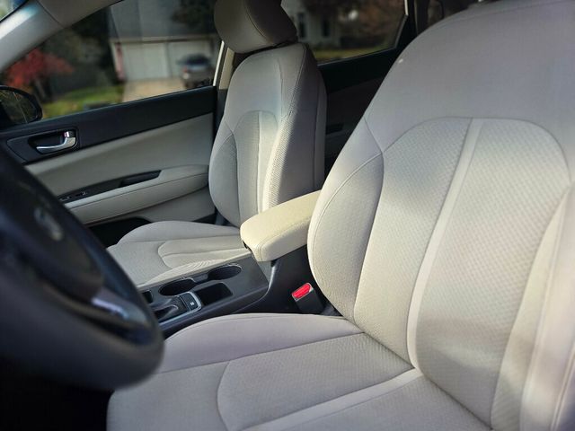 2016 Kia Optima 4dr Sedan LX - 22936750 - 10