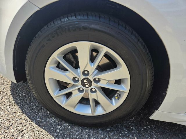 2016 Kia Optima 4dr Sedan LX - 22936750 - 16