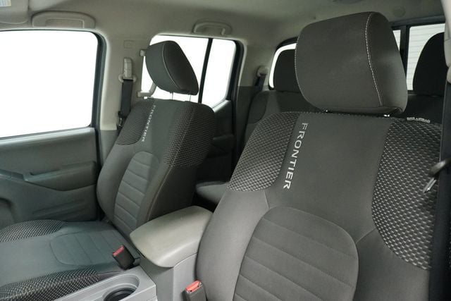 2016 Nissan Frontier 2WD Crew Cab SWB Automatic Desert Runner - 22907214 - 11