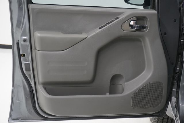 2016 Nissan Frontier 2WD Crew Cab SWB Automatic Desert Runner - 22907214 - 13