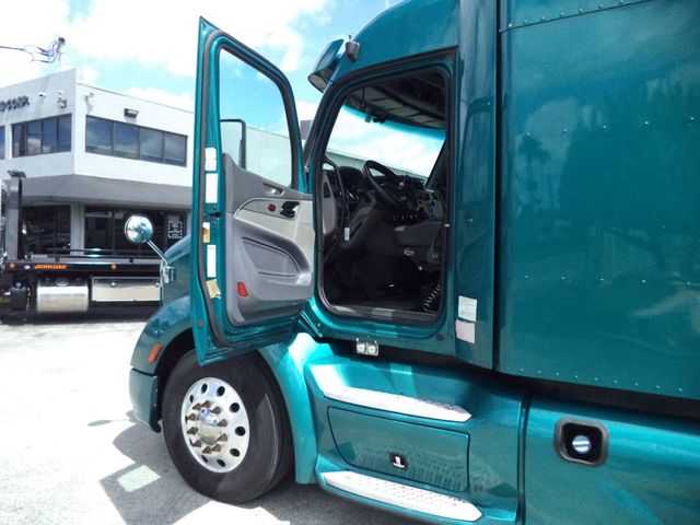 2016 Peterbilt 579 69 Inch Sleeper Truck Day Cab Truck Tandem Axle - 22929557 - 21
